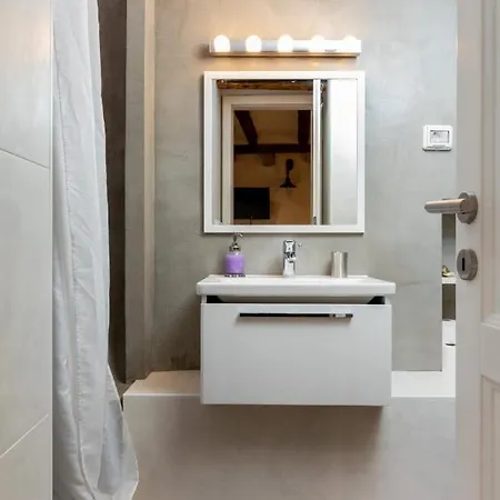 Private Accommodion Linda