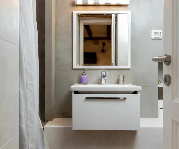 Private Accommodion Linda